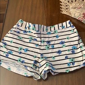 Super cute shorts- light stretch